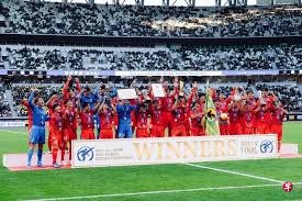 纽约大都会在 2024 年季前发布了全新的带有科技感的复古球衣款式