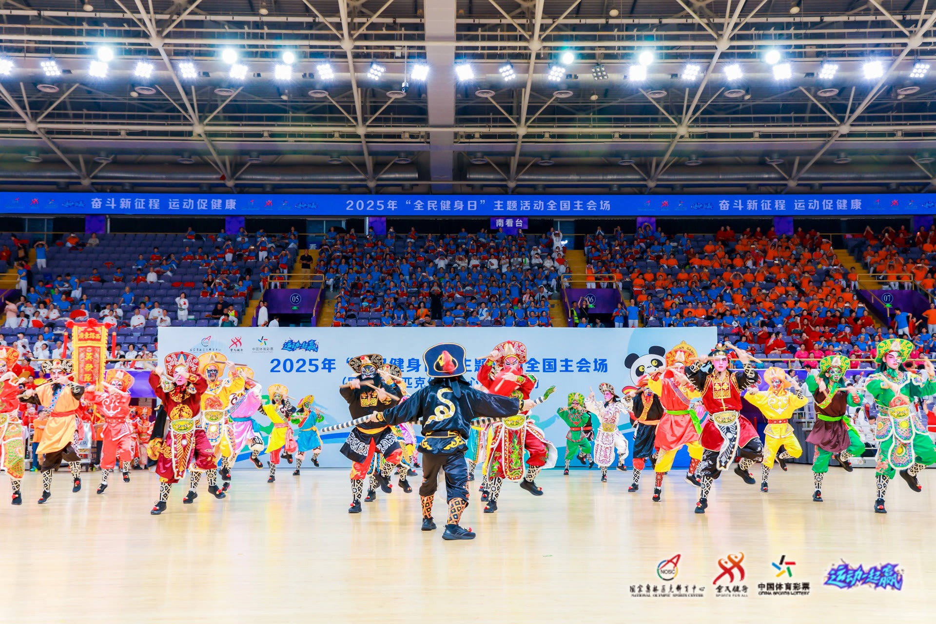 环足奖年度最佳中场候选：维尔茨、若昂-内维斯、佩德里在列